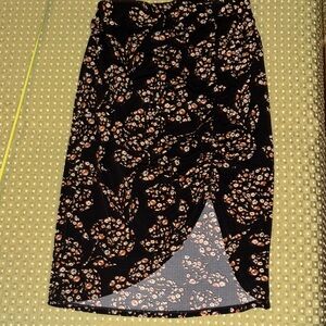 White House Black Market like new Floral Black Midi Skirt